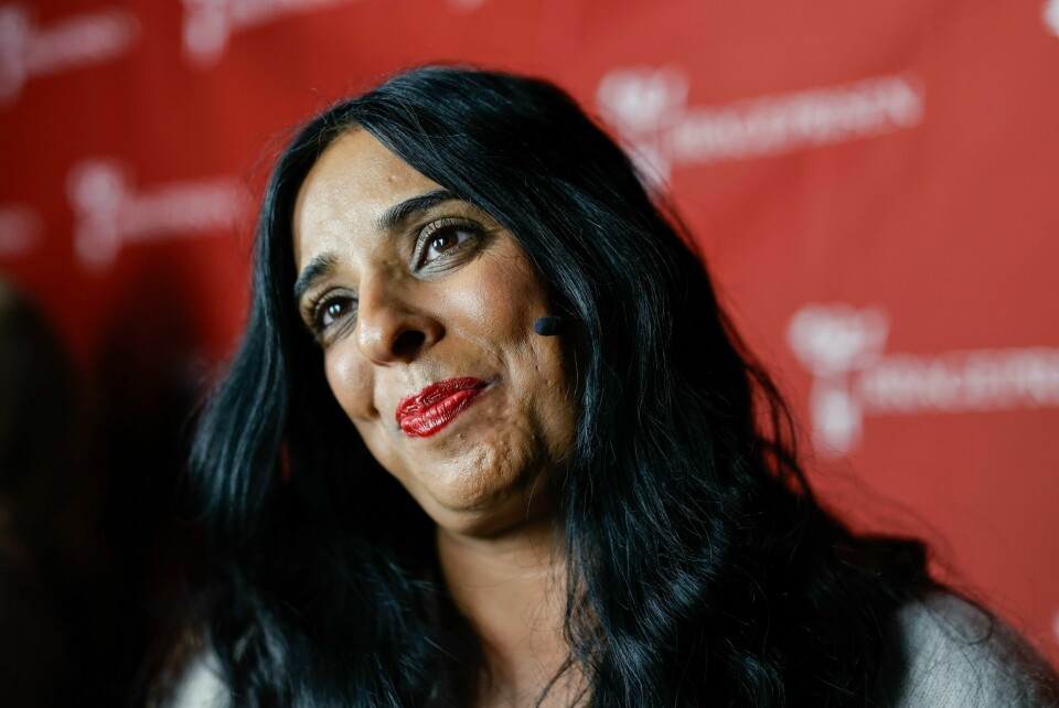 Kulturminister Lubna Jaffery deler ut ekstra penger til idretten. Kulturminister Lubna Jaffery deler ut ekstra penger til idretten. Foto: Frederik Ringnes / NTB