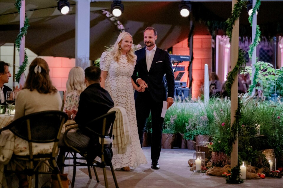 Det stormet i mediene da det ble kjent at kronprins Haakon og kronprinsesse Mette-Marit var blitt et par. Det stormet i mediene da det ble kjent at kronprins Haakon og kronprinsesse Mette-Marit var blitt et par. Foto: Stian Lysberg Solum / NTB
