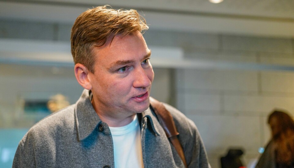 – Vi er landets klart største parti, og vi gjør historisk sett en ganske god meningsmåling, sier nestleder Henrik Asheim i Høyre. Nestleder i Høyre Henrik Asheim på vei ut fra NRKs lokaler eter at han deltok i Politisk kvarter tirsdag morgen. Foto: Terje Pedersen / NTB