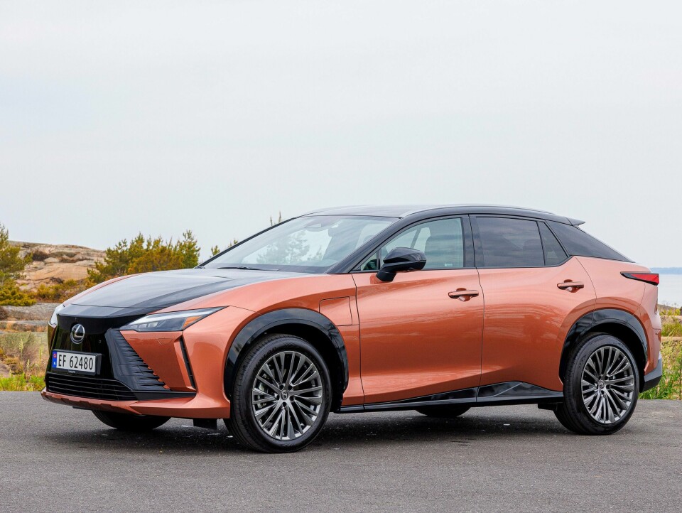 Lexus har noe helt spesielt.Noe som nesten bare eierne er klar over.Det handler om kjøreopplevelse, kvalitet og takumi. Lexus har noe helt spesielt.Noe som nesten bare eierne er klar over.Det handler om kjøreopplevelse, kvalitet og takumi.