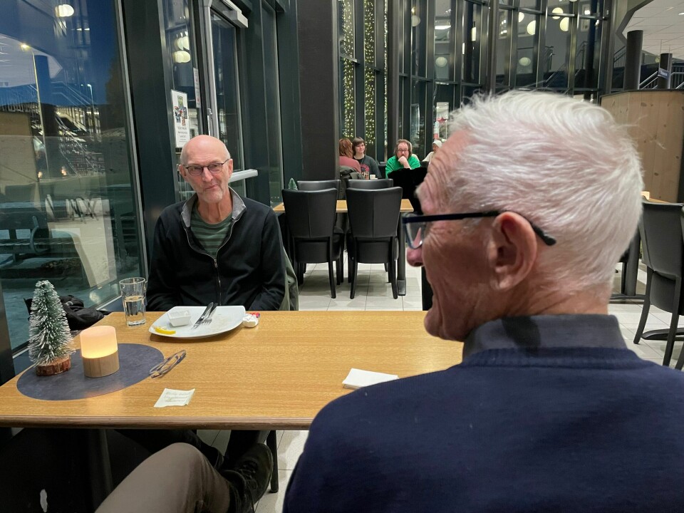 Trond Møllersen og Bjørn Selfors har fulgt med på Freys satsning lenge. Der Møllersen har vært kritisk lenge, tror Selfors batteriproduksjon må til for å få til et grønt skifte - og helst i Rana. Trond Møllersen oBjørn g Selfors