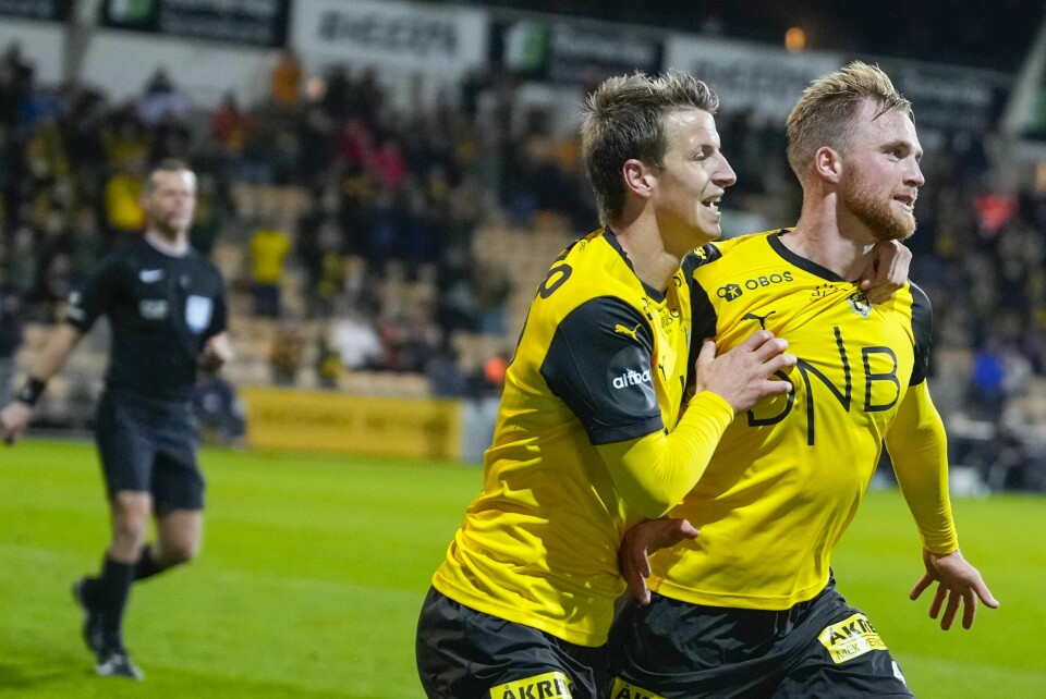 Lillestrøms Espen Garnås jubler for sin scoring sammen med Thomas Lehne Olsen i kampen mot Haugesund på Åråsen. Lillestrøms Espen Garnås jubler for sin scoring sammen med kaptein Thomas Lehne Olsen i kampen mot Haugesund på Åråsen. Foto: Javad Parsa / NTB