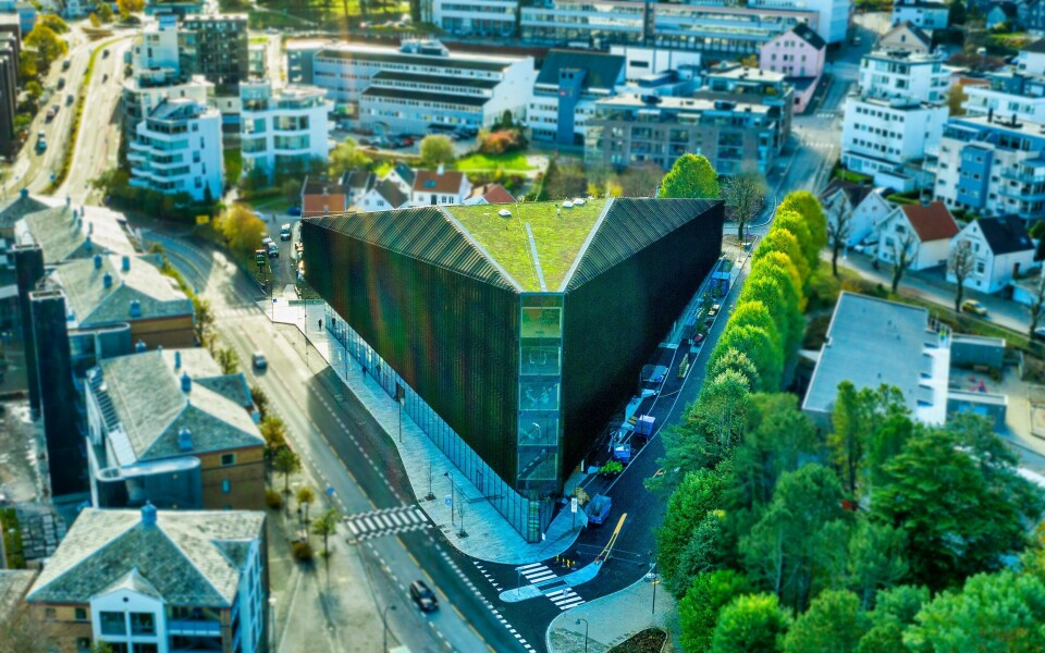 Snart skal Sparebank 1 SR-Bank (hovedkvarteret er avbildet) og Sparebank 1 Sørøst-Norge etter planen slå seg sammen til det som da blir Norges største sparebank. Men hvordan er rentebetingelsene deres sammenlignet med andre bankkjemper som DNB og Nordea? Folk med boliglån i Stavanger vil merke at rentene øker.