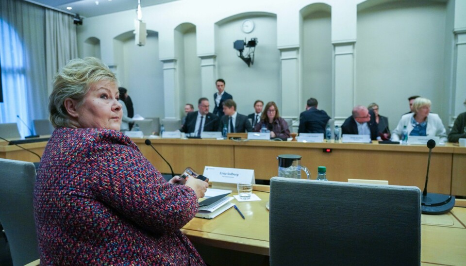 Tidligere statsminister Erna Solberg (H) under kontroll- og konstitusjonskomiteens høring om habilitetsregelverket. Tidligere statsminister Erna Solberg (H) under kontroll- og konstitusjonskomiteens høring om habilitetsregelverket.