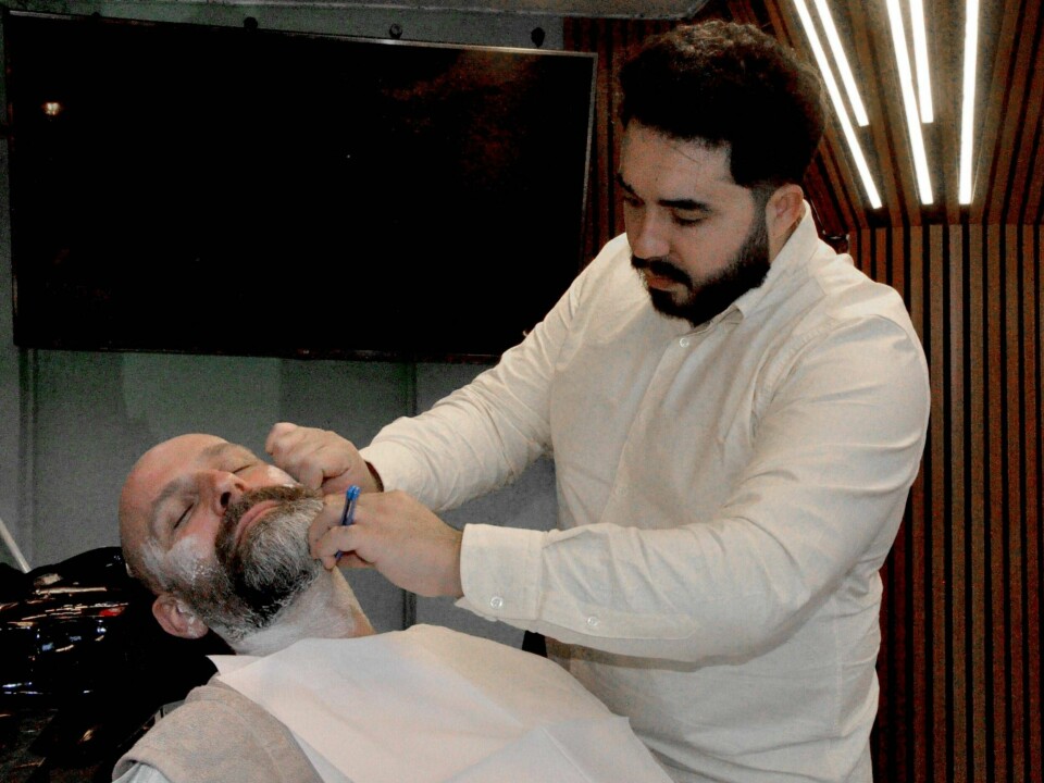 Ivan Shekhy har tidligere jobbet i Tyskland og Tyrkia, men de siste årene har han drevet frisør- og barbersalonger i Stavanger og Sandnes Ivan Shekhy har tidligere jobbet i Tyskland og Tyrkia, men de siste årene har han drevet frisør- og barbersalonger i Stavanger og Sandnes