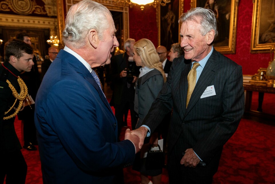 Kong Charles sammen med Michael Palin under en mottakelse på Buckingham Palace i London for å anerkjenne Storbritannias bidrag til humanitær innsats over hele verden og for å markere 60-årsjubileet til Disasters Emergency Committee, onsdag 8. november 2023. Kong Charles sammen med Michael Palin under en mottakelse på Buckingham Palace i London for å anerkjenne Storbritannias bidrag til humanitær innsats over hele verden og for å markere 60-årsjubileet til Disasters Emergency Committee, onsdag 8. november 2023.