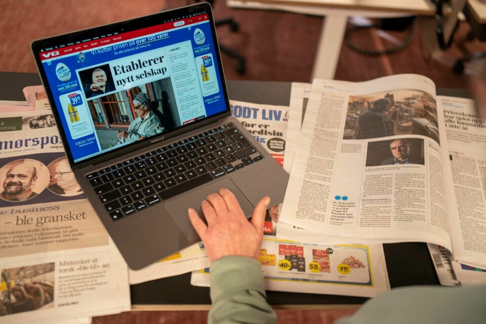 Det norske folks medievaner er i endring, det gjenspeiles også i pressestøtten. – Denne uka ble rundt 25 rene nettpublikasjoner tildelt produksjonstilskudd. Samtidig har justeringene gått såpass sakte at de papirbaserte avisene har kunnet omstille seg, skriver forfatterne av kronikken. Medivaner, pressestøtte