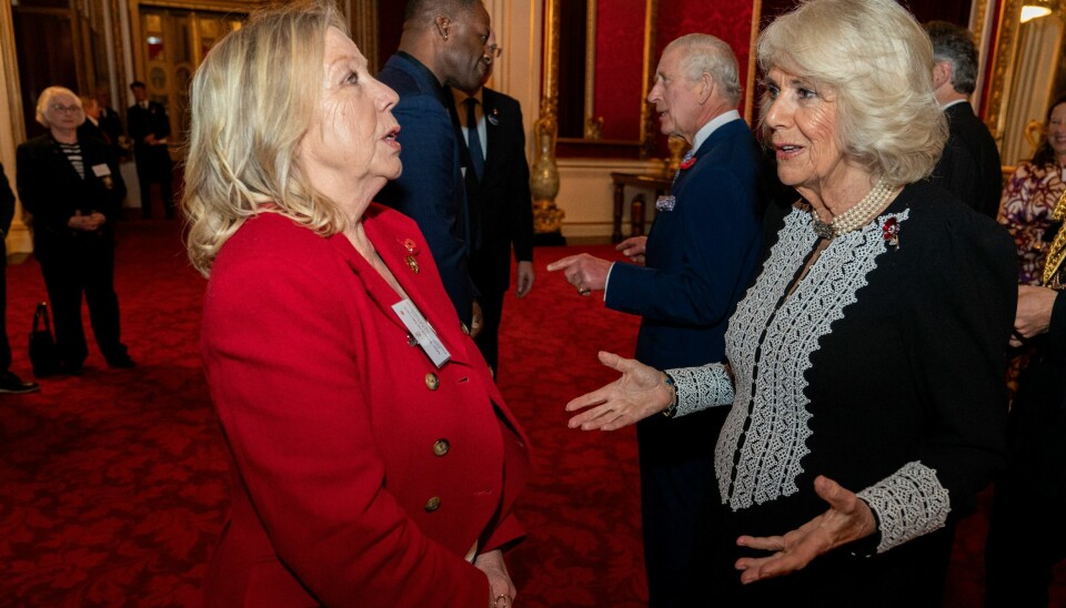 Dronning Camilla sammen med Deborah Meaden under en mottakelse på Buckingham Palace i London for å anerkjenne Storbritannias bidrag til humanitær innsats over hele verden og for å markere 60-årsjubileet til Disasters Emergency Committee, onsdag 8. november 2023. Dronning Camilla sammen med Deborah Meaden under en mottakelse på Buckingham Palace i London for å anerkjenne Storbritannias bidrag til humanitær innsats over hele verden og for å markere 60-årsjubileet til Disasters Emergency Committee, onsdag 8. november 2023.