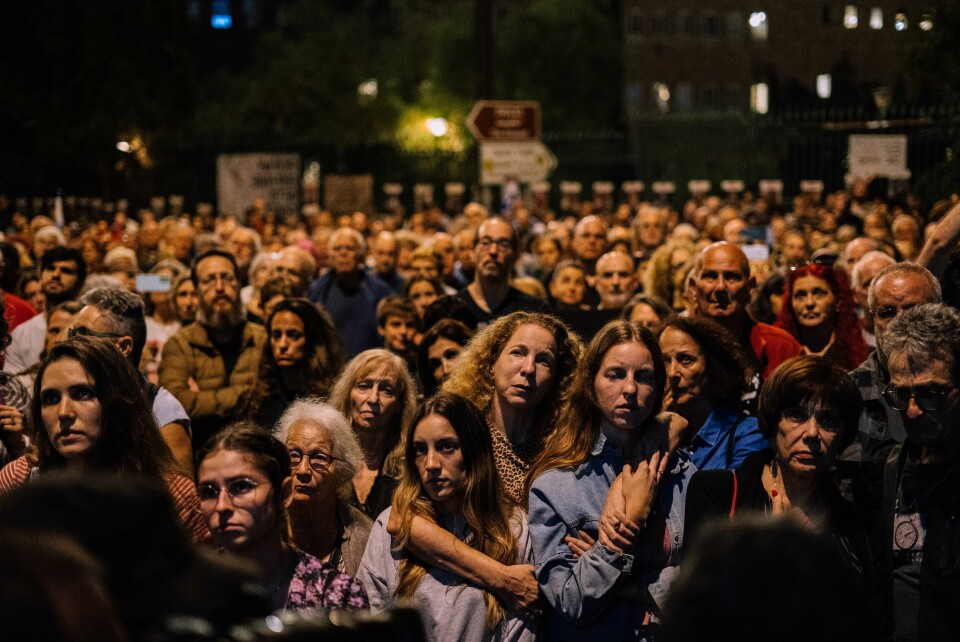 Mange møtte opp i Jerusalem for å minnes de som ble drept 7. oktober. Flere av de oppmøtte utrykte misnøye med Israels statsminister Benjamin Netanyahu. Mange møtte opp for å markere at det hadde gått en måned siden Hamas-krigere angrep Israel.