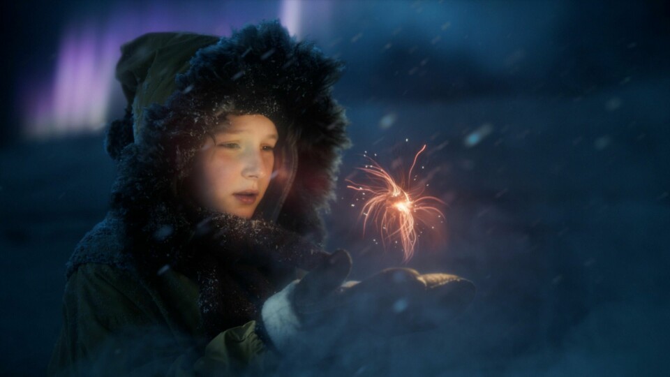 10 år gamle Noah skal havne i det magiske Snøfall, i sesong to av NRKs julekalendersuksess fra 2016. 10 år gamle Noah skal havne i det magiske Snøfall, i sesong to av NRKs julekalendersuksess fra 2016.