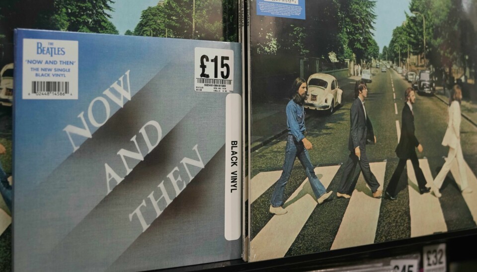 Den nye utgivelsen fra The Beatles, sangen «Now and Then» har blitt bandets første listetopp på 54 år Den nye utgivelsen fra The Beatles, sangen «Now and Then» har blitt bandets første listetopp på 54 år. Foto: Kin Cheung / AP / NTB