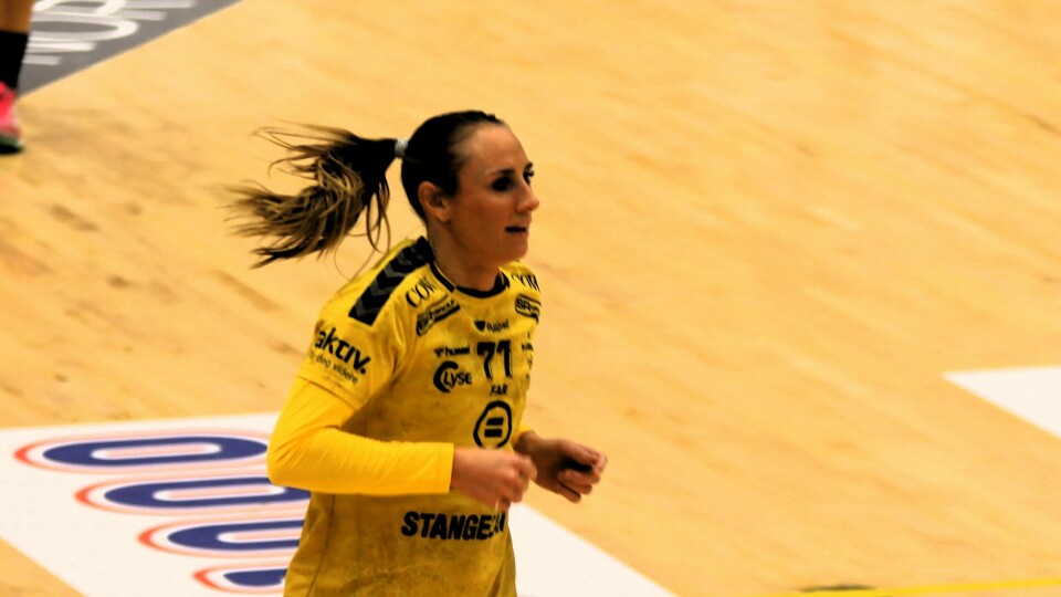 Camilla Herrem strålte for Sola. Sola Håndball - Super Amara Bera Bera