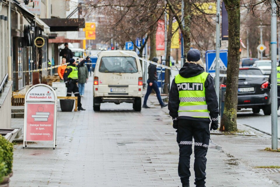 I april ble én person drept og en annen skadet da en bil kjørte opp på fortauet i Steinkjer. Sjåføren er siktet for forsettlig drap og drapsforsøk, men nekter straffskyld. Politiet gjennomførte senere en rekonstruksjon av påkjørselen. I april ble én person drept og en annen skadet da en bil kjørte opp på fortauet i Steinkjer. Sjåføren er siktet for forsettlig drap og drapsforsøk, men nekter straffskyld. Politiet gjennomførte senere en rekonstruksjon av påkjørselen.