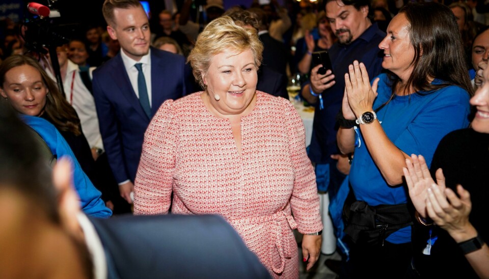 Erna Solberg hadde all grunn til å smile på Høyres valgvake 11. september etter at partiet hadde blitt landets største parti ved et valg siden 1924. Få dager senere brøt habilitetssaken ut for alvor. Foto: Heiko Junge / NTB Erna Solberg hadde all grunn til å smile på Høyres valgvake 11. september etter at partiet hadde blitt landets største parti ved et valg siden 1924. Få dager senere brøt habilitetssaken ut for alvor. Foto: Heiko Junge / NTB