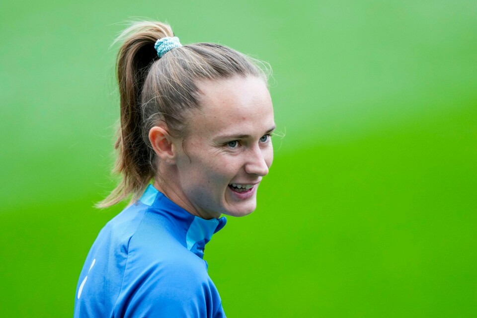 Caroline Graham Hansen viste form da Barcelona innledet mesterligaen med en klar seier. Caroline Graham Hansen under trening med kvinnelandslaget i fotball på Ullevaal stadion. Foto: Fredrik Varfjell / NTB