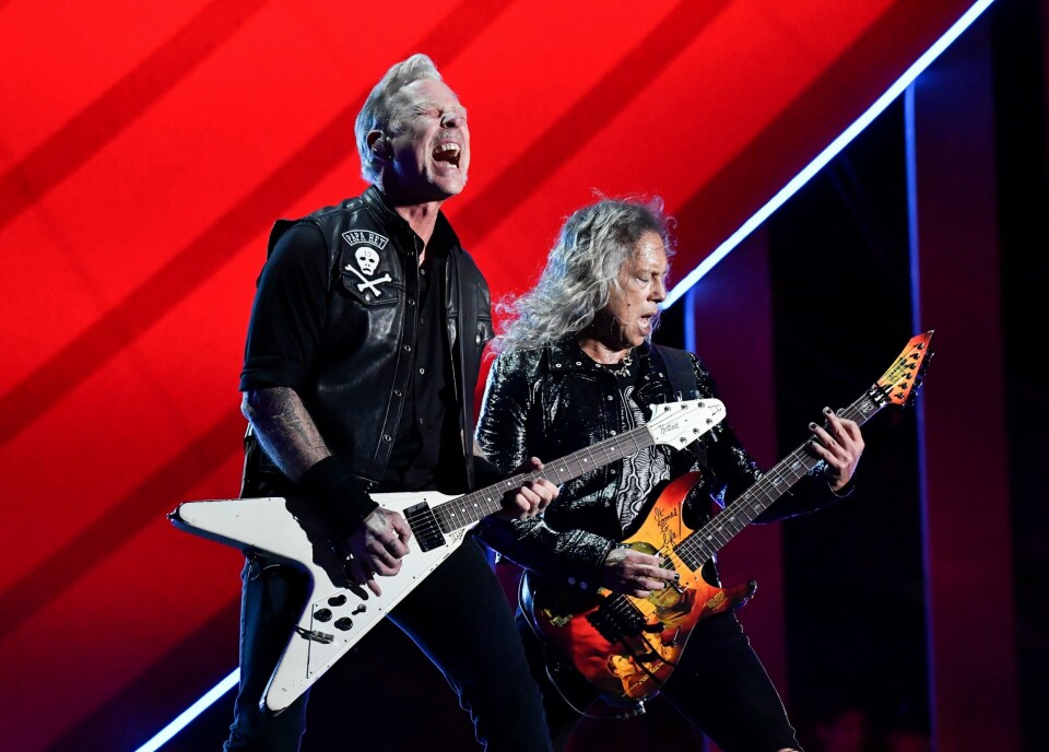 Metallica er klare for Tons of Rock i 2024. James Hetfield og Kirk Hammett i Metallica er klare for nye konserter i 2023. Foto: AP