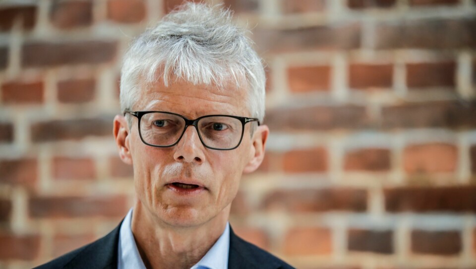 Nav-sjef Hans Christian Holte får rapport om matkøer. Nav-direktør Hans Christian Holte beklagar at eit forseinka IT-prosjekt fører til rekordlange køar i klagebehandlingar hos Nav. IT-systemet skulle vore klart i 2020, men er antakeleg ikkje ferdig før i 2027. Foto: Vidar Ruud / NTB / NPK
