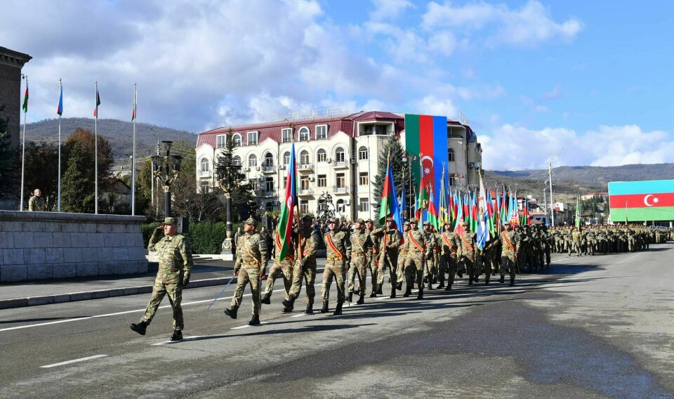 Aserbajdsjanske soldater i den største byen i Nagorno-Karabakh tidligere denne måneden. De aller fleste innbyggerne flyktet da Aserbajdsjan tok full kontroll over regionen i september. Aserbajdsjanske soldater i den største byen i Nagorno-Karabakh tidligere denne måneden. De aller fleste innbyggerne flyktet da Aserbajdsjan tok full kontroll over regionen i september. Foto: Aserbajdsjanske myndigheter / AP / NTB