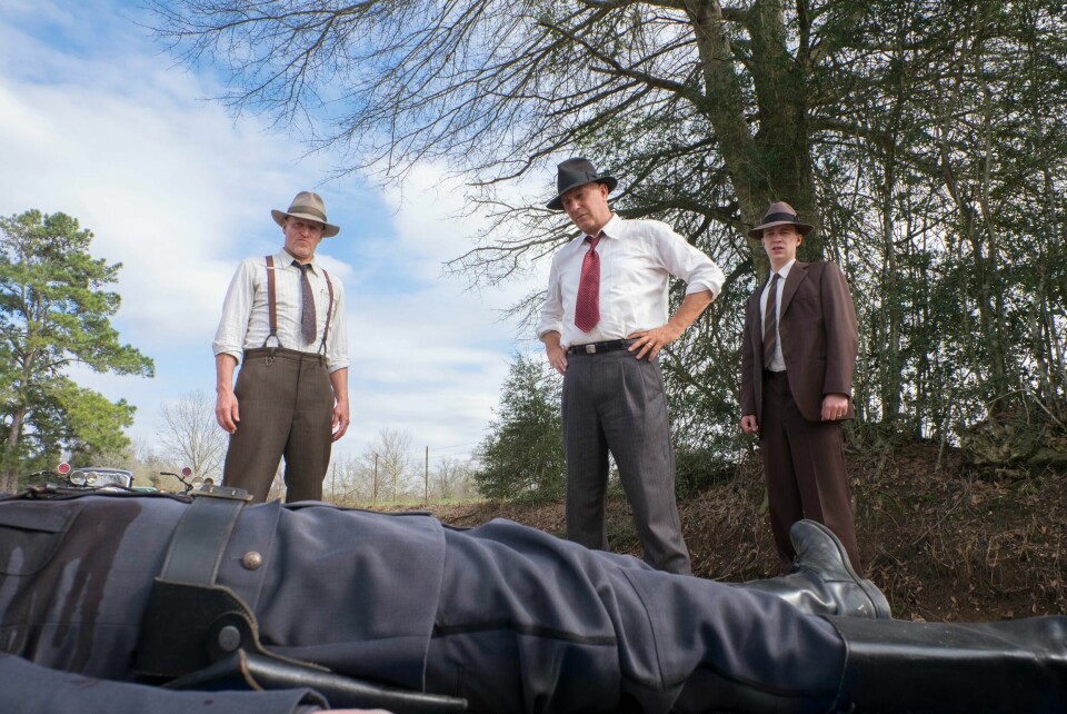 De to aldrende Texas Rangersene Maney Gault og Frank Hamer, spilt av Woody Harrelson og Kevin Costner fikk ansvar for å jakte ned og stoppe Bonnie og Clyde. Serien er basert på historien deres som pågikk noen blodige måneder i 1934. De to aldrende Texas Rangersene Maney Gault og Frank Hamer, spilt av Woody Harrelson og Kevin Costner fikk ansvar for å jakte ned og stoppe Bonnie og Clyde. Serien er basert på historien deres som pågikk noen blodige måneder i 1934.