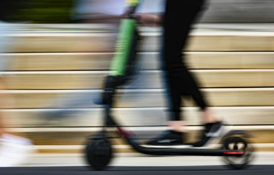 To kvinner i Stavanger ble stoppet av politiet for å kjøre to på én elsparkesykkel. Det er også mistanke om promille. Illustrasjonsbilde. elsparkesykkel