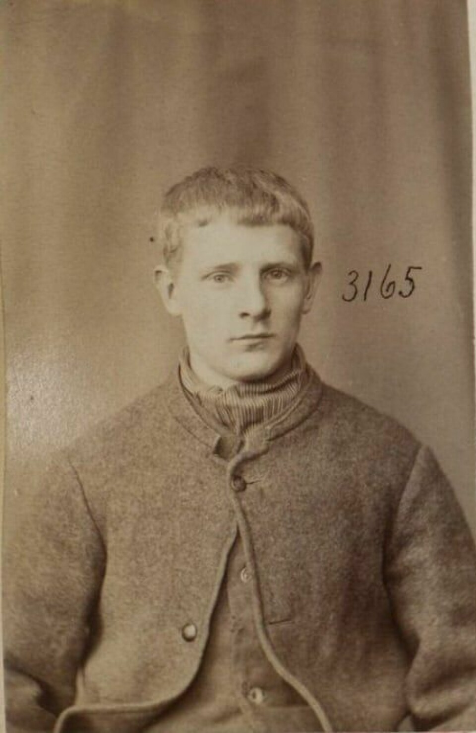 På dette bildet bærer han fangedrakt og er trolig 19 år gammel. På dette bildet bærer han fangedrakt og er trolig 19 år gammel.