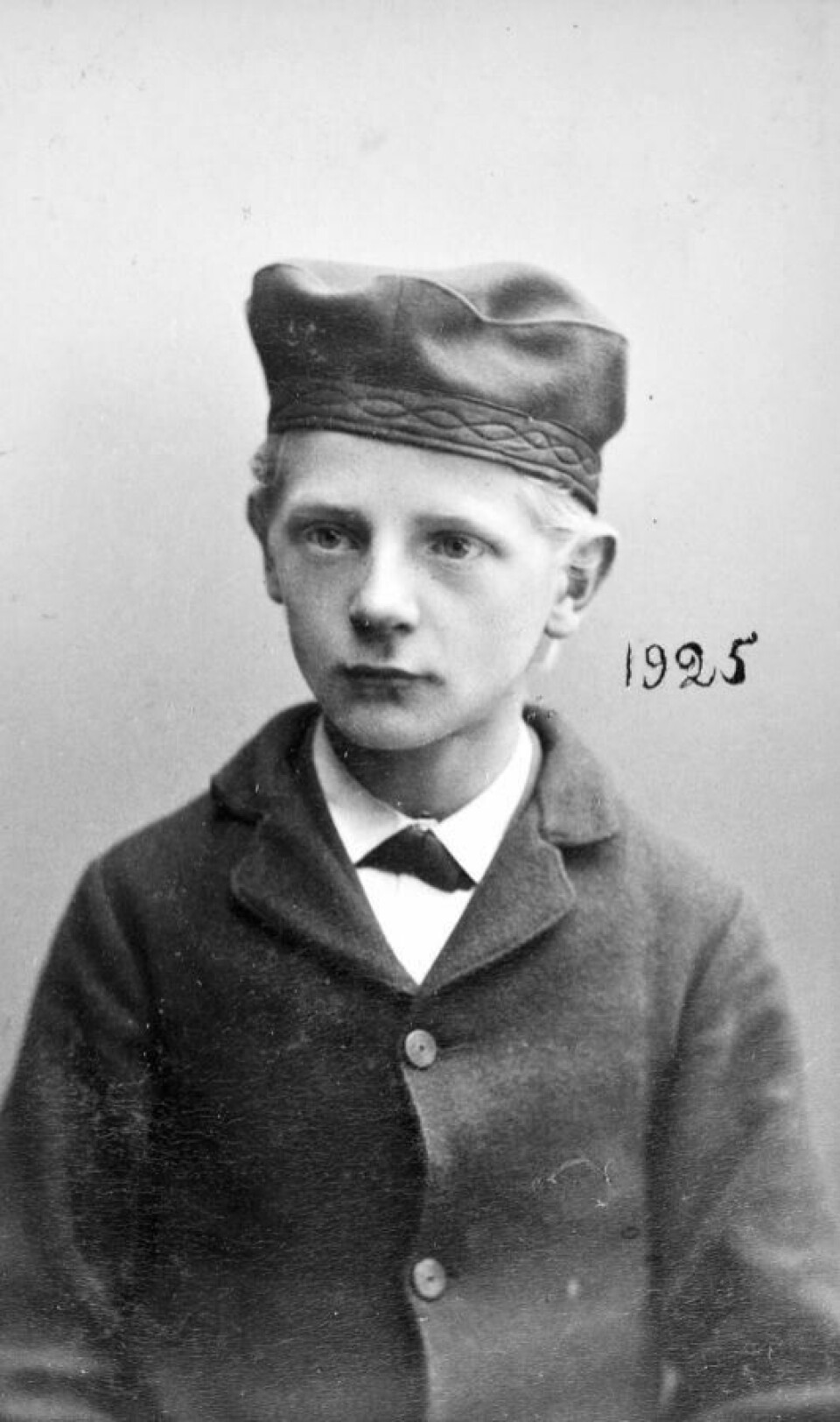 Emil var 12 første gang han ble tatt for å stjele. Emil var 12 første gang han ble tatt for å stjele.