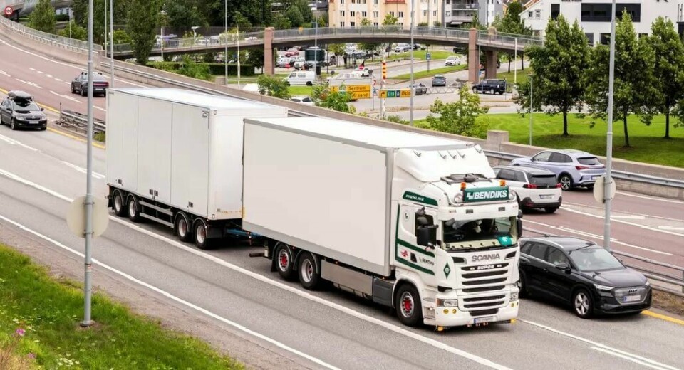 Parkeringsplasser for store kjøretøy bør ha toalett og dusjfasiliteter til langtransportsjåførene. (Arkivbilde). Parkeringsplasser for store kjøretøy bør ha toalett og dusjfasiliteter til langtransportsjåførene. (Arkivbilde).