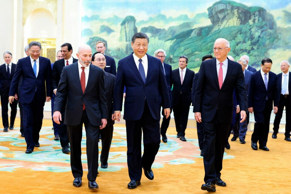 Kinas president Xi Jinping på sjarmoffensiv overfor amerikanske næringslivsledere og akademikere i Folkets store hall i Beijing. Kinas president Xi Jinping på sjarmoffensiv overfor amerikanske næringslivsledere og akademikere i Folkets store hall i Beijing. Foto: Huang Jingwen / Xinhua via AP / NTB