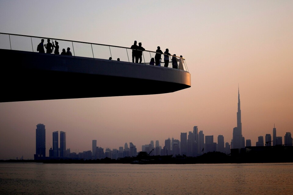 Et utkikkspunkt i havna i Dubai i De forente arabiske emirater, der klimatoppmøtet Cop 28 begynner denne uken. FNs klimatoppmøte COP28 starter torsdag denne uken og skal vare i to uker. Foto: Kamran Jebreili / AP / NTB