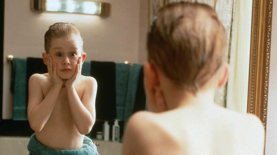 Kevin skal gjenforenes med sin «mor» Catherine O’Hara fra filmen «Alene hjemme». Ingenting er hellig for Walt Disney Studios heller. Nå vil de lage en ny versjon av alles julefilmfavoritt «Hjemme Alene» også. foto: Twentieth Century Fox