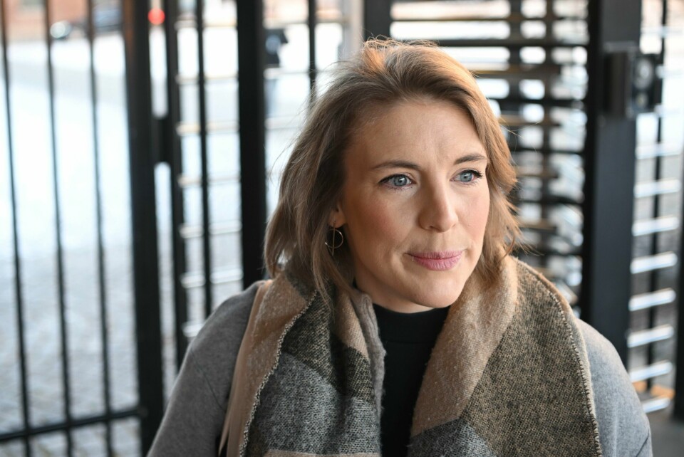 SVs Kari Elisabeth Kaski og resten av SVs delegasjon forhandler fremdeles med regjeringspartiene. Her er hun på vei inn til forhandlingene på statsministerens kontor fredag. SVs Kari Elisabeth Kaski på vei inn til møtet. Foto: Martin Solhaug Standal NTB
