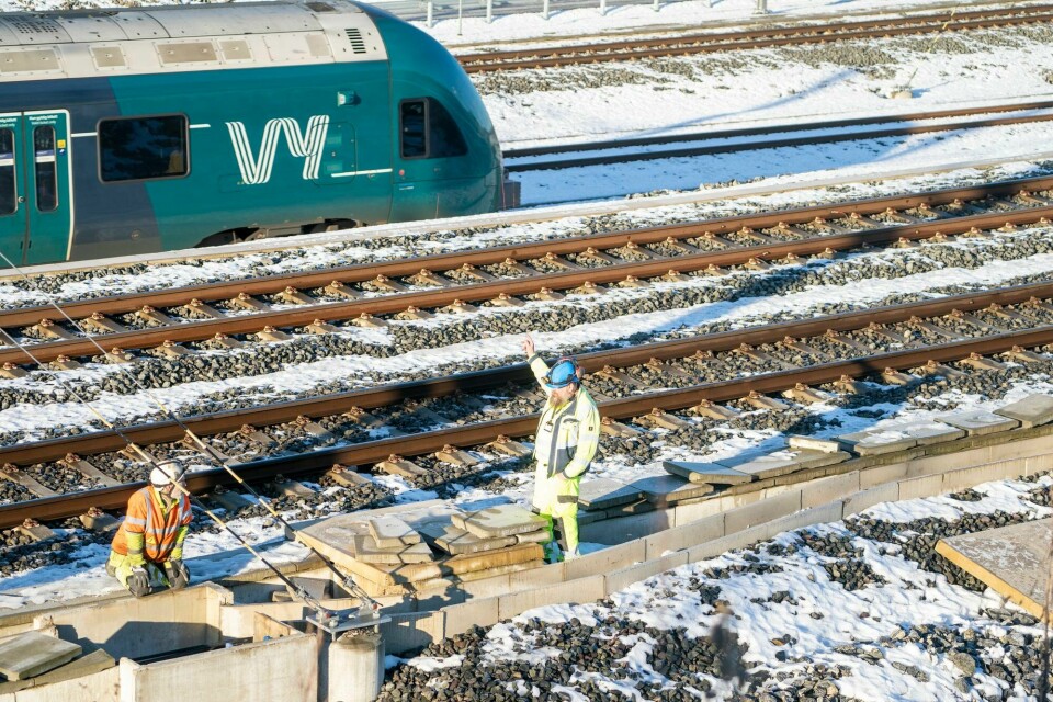 Vy, tidligere NSB, valgte sveitsiske Stadler for vedlikehold av jernbanemateriell, på bekostning av statseide Mantena. Forsvaret reagerer – med rette, skriver Dagsavisen på lederplass. Vy, tidligere NSB, valgte sveitsiske Stadler for vedlikehold av jernbanemateriell, på bekostning av statseide Mantena. Forsvaret reagerer – med rette, skriver Dagsavisen på lederplass.