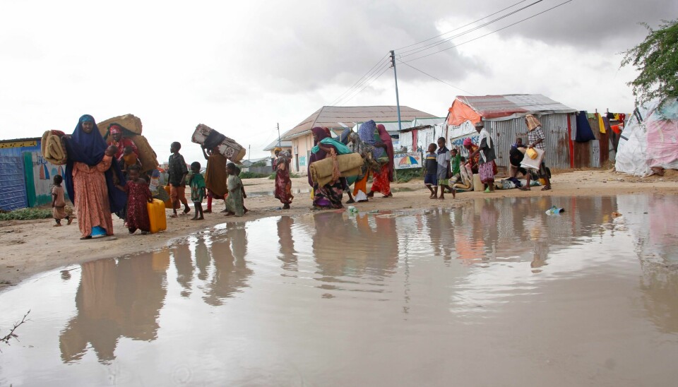 Internt fordrevne mennesker letter etter husly etter at hjemmene deres i Somalia ble oversvømt som følge av værfenomenet El Nino. Internt fordrevne mennesker letter etter husly etter at hjemmene deres i Somalia ble oversvømt som følge av værfenomenet El Nino. Foto: Farah Abdi Warsameh / AP / NTB