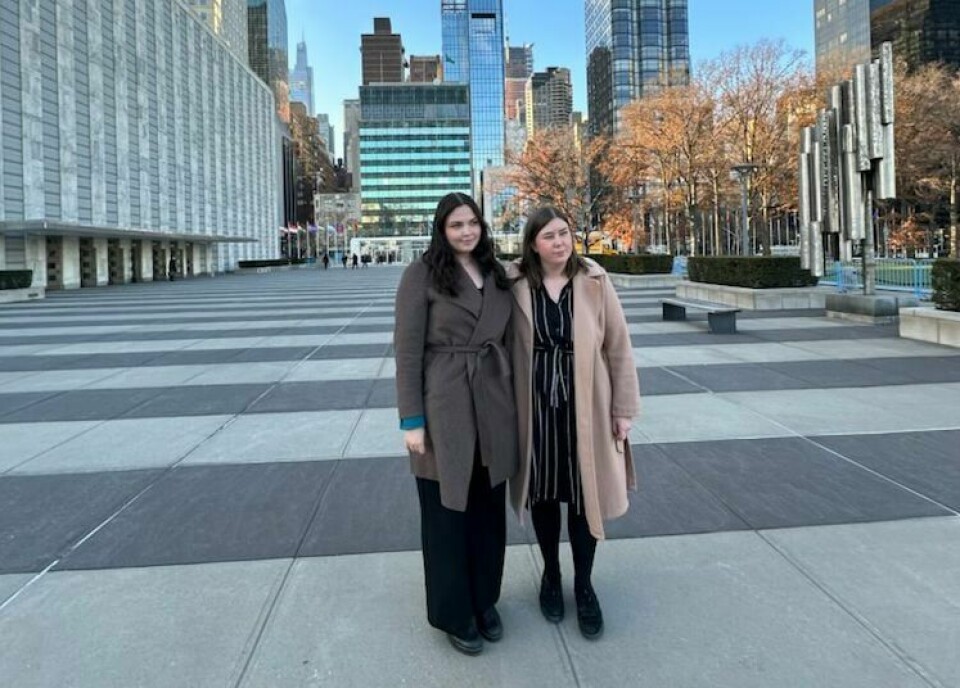 Senterungdommens leder Andrine Hanssen-Seppola (t.v.) og AUF-leder Astrid Hoem står sammen mot atomvåpen på FN-konferanse i New York. Senterungdommens leder Andrine Hanssen-Seppola (t.v.) og AUF-leder Astrid Hoem står sammen mot atomvåpen på FN-konferanse i New York.