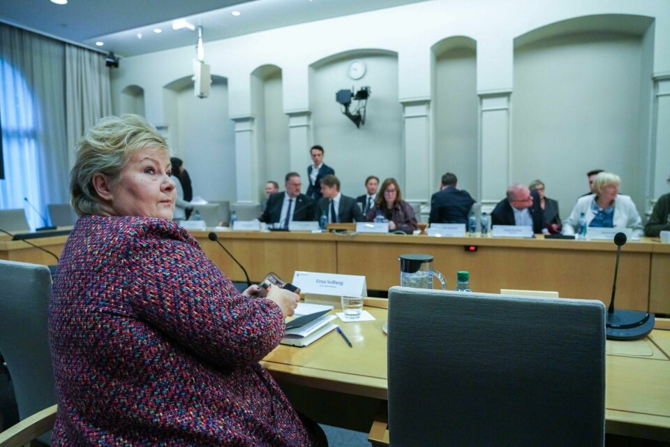 Tidligere statsminister Erna Solberg (H) under kontroll- og konstitusjonskomiteens åpne høring om regjeringsapparatets håndtering av habilitetsregelverket. Erna Solberg