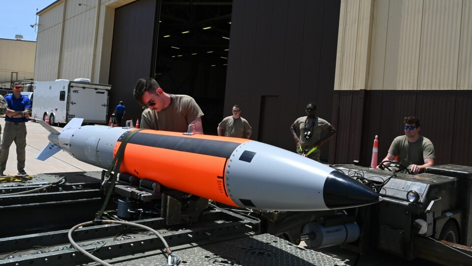 En amerikansk skvadron testlaster en ubevæpnet B61-12-bombe, som kan utstyres med et kjernefysisk stridshode, på et B-2 Spirit-bombefly 13. juni 2022. En amerikansk skvadron testlaster en ubevæpnet B61-12-bombe, som kan utstyres med et kjernefysisk stridshode, på et B-2 Spirit-bombefly 13. juni 2022.