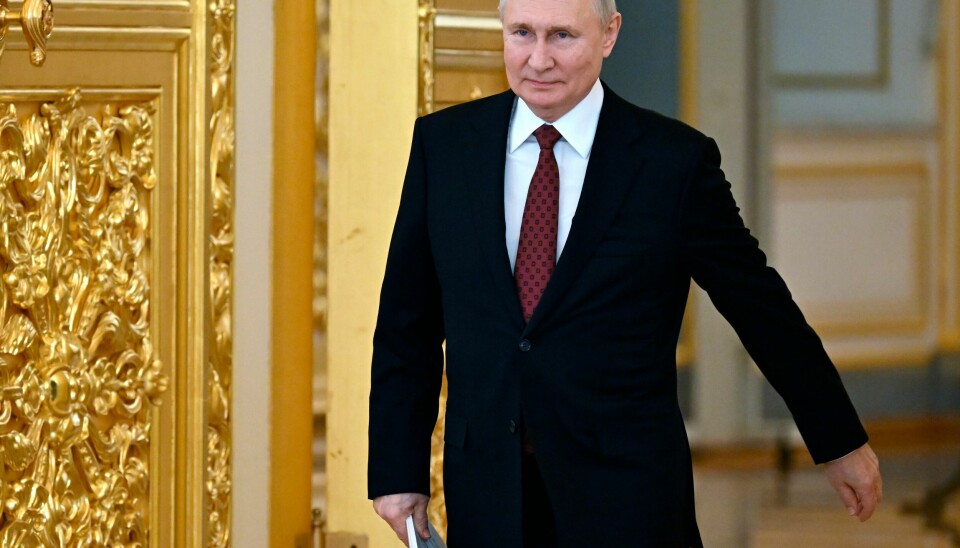 Russlands president Vladimir Putin og Kreml har på det sterkeste avfeid ICCs anklager om krigsforbrytelser i Ukraina. Russian President Vladimir Putin arrives for a ceremony to receive credentials from newly arrived foreign ambassadors at the Alexander Hall of the Grand Kremlin Palace in Moscow, Russia, Monday, Dec. 4, 2023. (Pavel Bednyakov, Sputnik, Kremlin Pool Photo via AP)