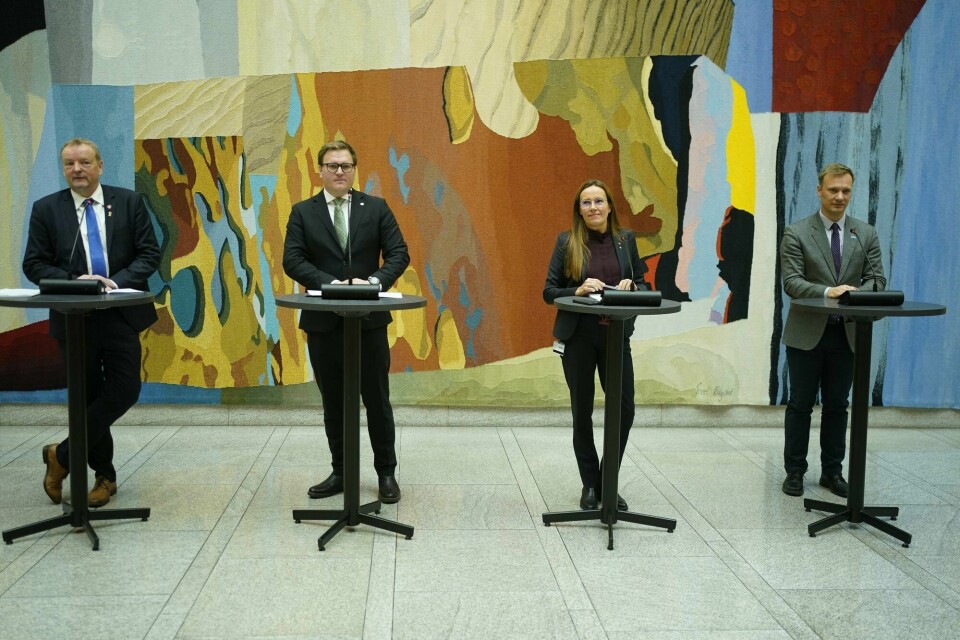Et bredt flertall på Stortinget bestående av Terje Halleland og Frp, Aleksander Øren Heen fra Sp, Marianne Sivertsen Næss og Ap, og Bård Ludvig Thorheims Høyre er enige om utvinning av havbunnmineraler. Et bredt flertall på Stortinget bestående av Terje Halleland og Frp, Aleksander Øren Heen fra Sp, Marianne Sivertsen Næss og Ap, og Bård Ludvig Thorheims Høyre er enige om utvinning av havbunnmineraler.