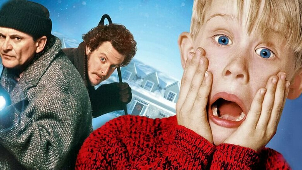 Det er 33 år siden «Alene hjemme» hadde premiere, og begynner å bli en gammel klassiker i sin genre. Den kan sees igjen på Disney+, der oppfølgeren som også foregår i jula ligger klar. Den moderne klassikeren og julefilmfavoritten for mange er blitt laget på nytt av Walt Disney Company. «Home Alone» er blitt til «Home Sweet Home Alone» og en tro kopi av originalen - i 2021-drakt. Filmen kommer bare på Disney+ den 12. november.