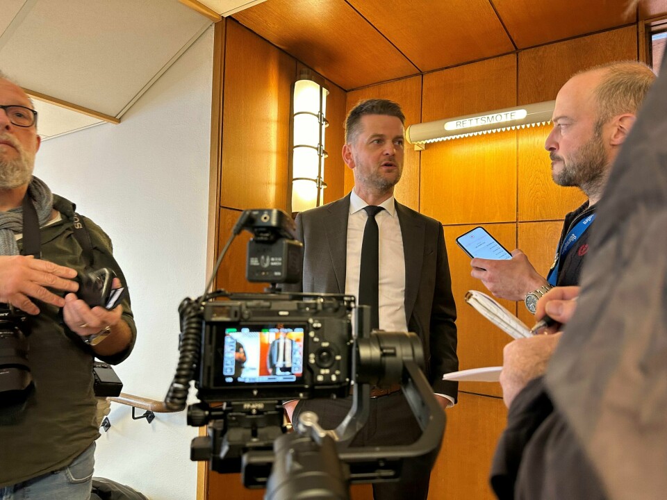 Stian Kristensen, forsvarer for Johnny Vassbakk, sier at hans klient reagerte med tårer og klemmer da han fikk vite at han var frifunnet for drapet på Birgitte Tengs. Stian Kristensen, forsvarer for Johnny Vassbakk