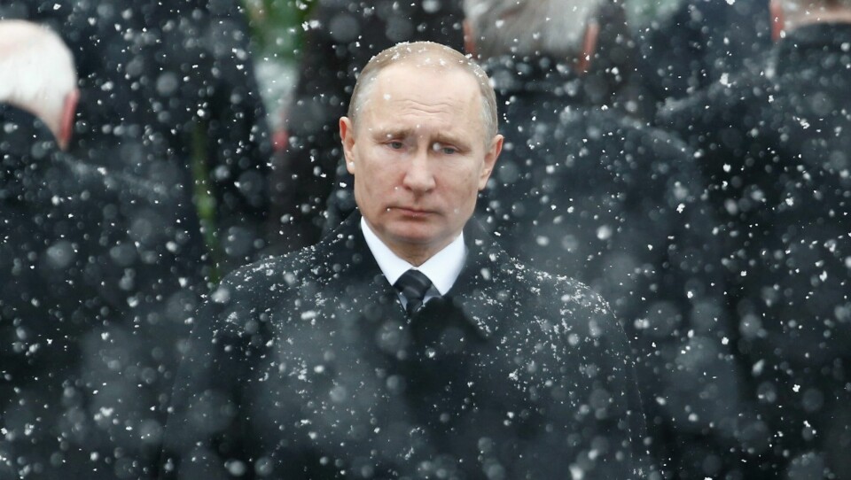 Vladimir Putin vil få merke konsekvensene hvis han tar i bruk atomvåpen, har USA advart om. FILE PHOTO: Russian President Vladimir Putin attends a wreath laying ceremony to mark the Defender of the Fatherland Day at the Tomb of the Unknown Soldier by the Kremlin wall in central Moscow, Russia February 23, 2017. REUTERS/Sergei Karpukhin/File Photo