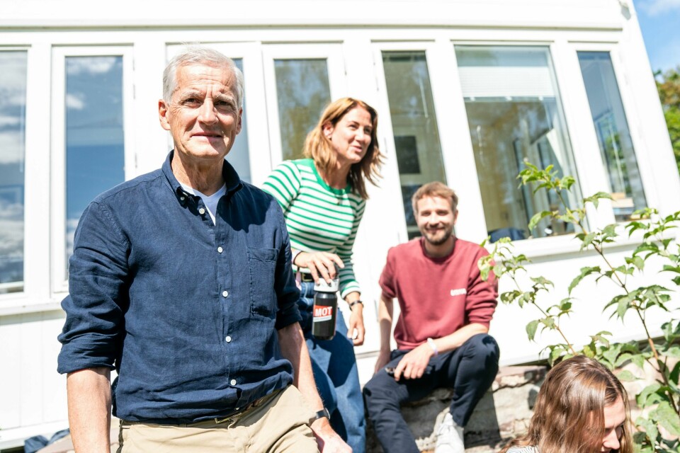 Statsminister Jonas Gahr Støre, Tonje Brenna og Jan Christian Vestre på Utøya i sommer. .