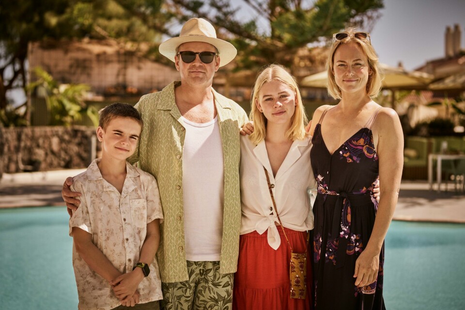 Jula blir dramatisk for Syden-turistene når en vulkan våkner midt i høytida i «La Palma», kommende norsk serie fra Netflix med blant andre Bernard Storm Lager, Anders Baasmo, Alma Günther og Ingrid Bolsø Berdal i de bærende rollene. Jula blir dramatisk for Syden-turistene når en vulkan våkner midt i høytida i «La Palma», kommende norsk serie fra Netflix med blant andre Bernard Storm Lager, Anders Baasmo, Alma Günther og Ingrid Bolsø Berdal i de bærende rollene.