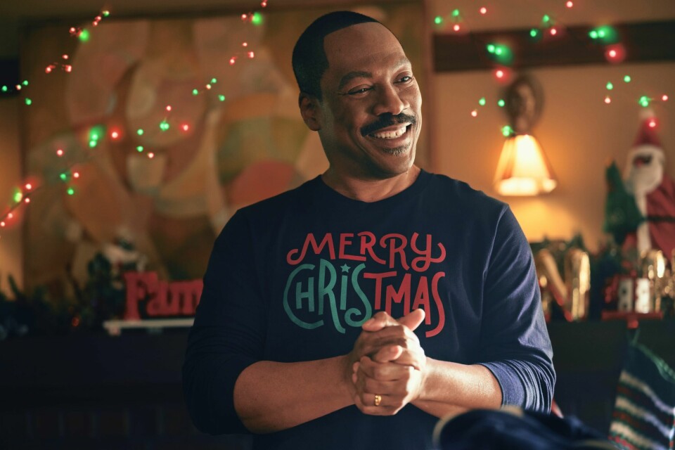 Eddie Murphy spiller Chris i «Candy Cane Lane», den nye julefilmen fra Amazon Prime Video, der han og familien har havnet i et jule-inferno de har skylda for selv. Eddie Murphy spiller Chris i «Candy Cane Lane», den nye julefilmen fra Amazon Prime Video, der han og familien har havnet i et jule-inferno de har skylda for selv.
