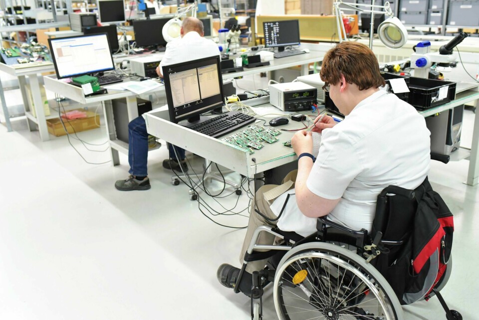 Moderne ledere er kjempegode til å tilpasse oppgaver, arbeidsforhold og arbeidstid til de ansattes behov og livssituasjon, slik at hver og en av dem kan gjøre en best mulig jobb, skriver forfatterne av innlegget. Funksjonshemmet på jobb