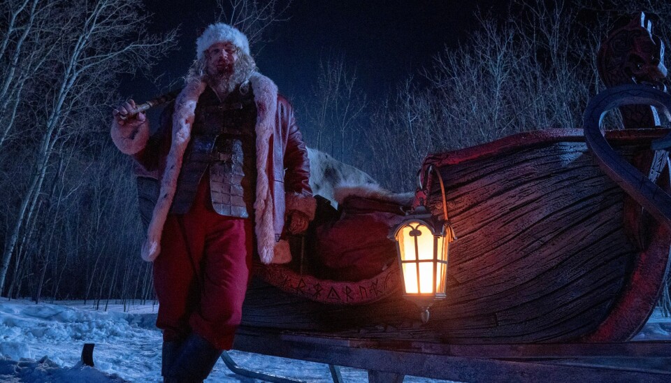 David Harbour spiller julenissen i Tommy Wirkolas «Violent Night», julefilmen som kom i 2022. David Harbour spiller julenissen i «Violent Night», Tommy Wirkolas nye film, som inntar andreplass på den norske Kinotoppen. Foto: Allen Fraser / Universal Pictures