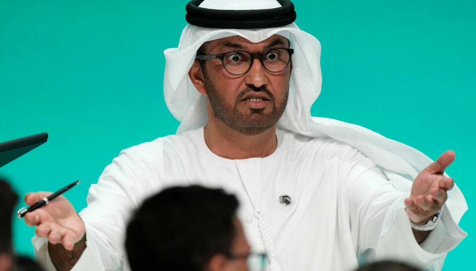 Uttalelsene til klimamøteleder og oljeselskapsjef Sultan al-Jaber om at ingen forskning indikerer at en utfasing av fossilt brensel er nødvendig, har ført til voldsom debatt under klimatoppmøtet i Dubai i De forente arabiske emirater. Al-Jaber har senere sagt at han ble feiltolket og at uttalelsene ble tatt ut av sammenheng. Uttalelsene til klimamøteleder og oljeselskapsjef Sultan Al Jaber om at ingen forskning indikerer at en utfasing av fossilt brensel er nødvendig, har ført til voldsom debatt under klimatoppmøtet i Dubai i De forente arabiske emirater.