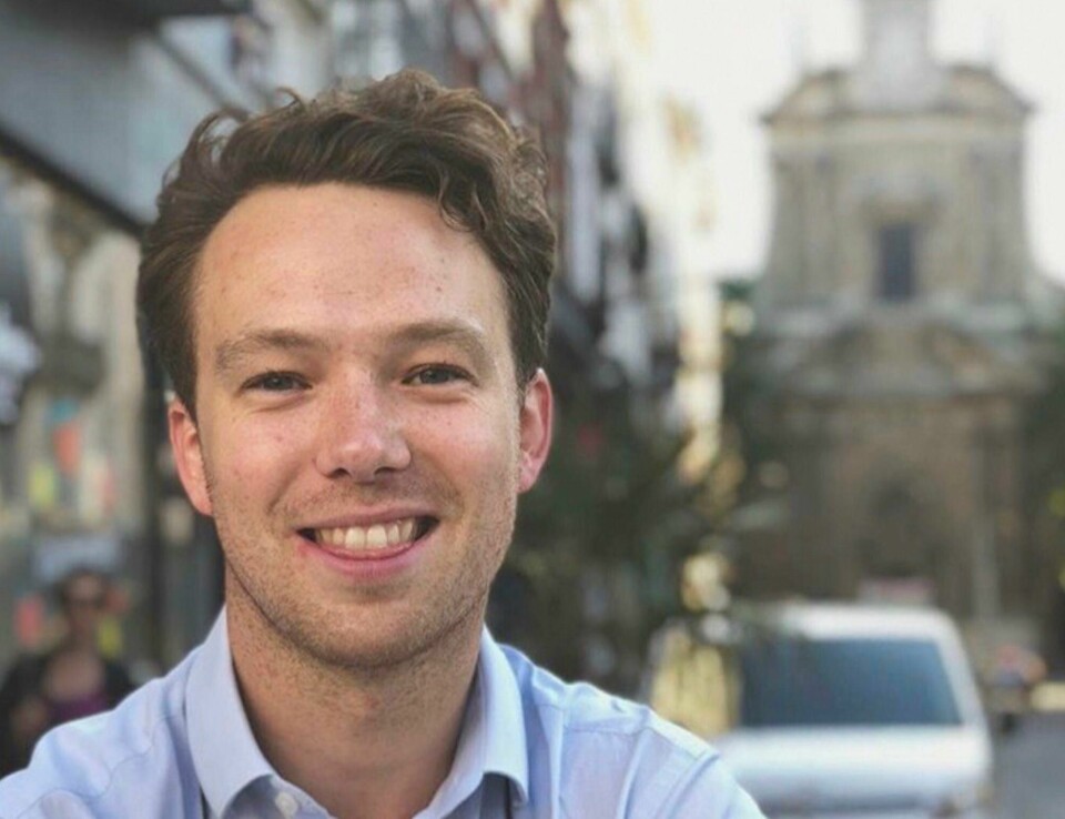 Den 33 år gamle svenske EU-diplomaten Johan Floderus har sittet varetektsfengslet i Iran siden april i fjor, angivelig anklaget for spionasje. Lørdag åpnet rettssaken mot ham i Teheran, men Sveriges chargé d'affaires fikk ikke være til stede. Den 33 år gamle svenske EU-diplomaten Johan Floderus har sittet varetektsfengslet i Iran siden april i fjor, angivelig anklaget for spionasje. Lørdag åpnet rettssaken mot ham i Teheran, men Sveriges chargé d'affaires fikk ikke være til stede.