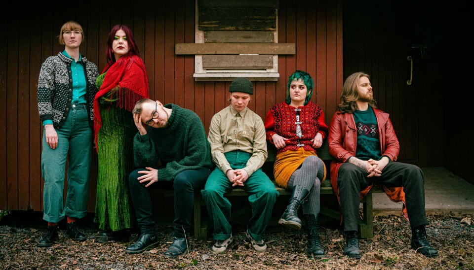 Oslobandet Mío albumdebuterte i 2023 med en miks av folkemusikk, rock og punk. Mio