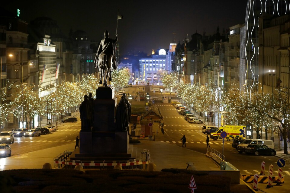 Regelverket som ble tatt i bruk i Tsjekkia tidligere i år, skal blant annet bidra til mindre lyslekkasje fra monumenter som blir kunstig opplyst. Bildet viser Wenceslas-torget i hovedstaden Praha. Regelverket som ble tatt i bruk i Tsjekkia tidligere i år, skal blant annet bidra til mindre lyslekkasje fra monumenter som blir kunstig opplyst. Bildet viser Wenceslas-torget i hovedstaden Praha.